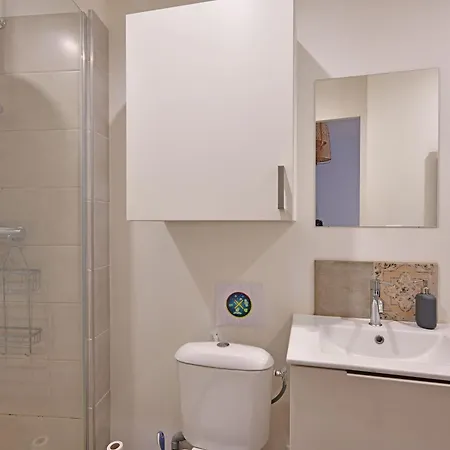 Andrea - Proche Theatres Et Place Des Corps Saints - Wifi Apartment